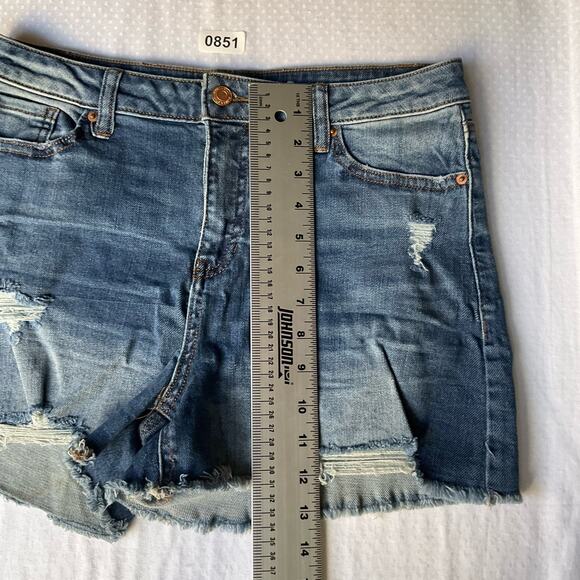 Vanilla Star Women’s Frayed Denim Mid Rise Shortie size 11, Blue - Picture 4 of 10
